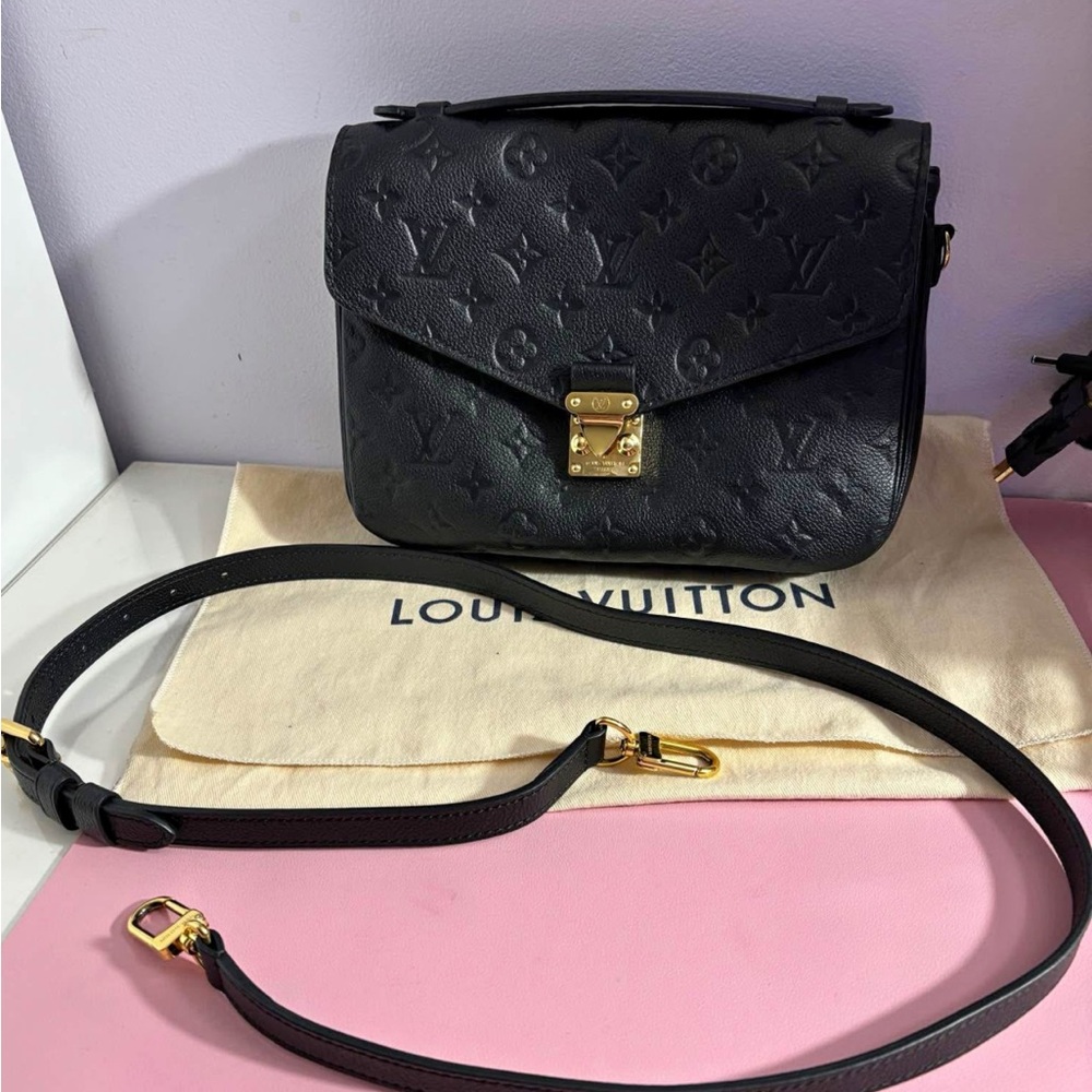Louis Vuitton Black Crossbody Bag with Gold Hardware POCHETTE Métis